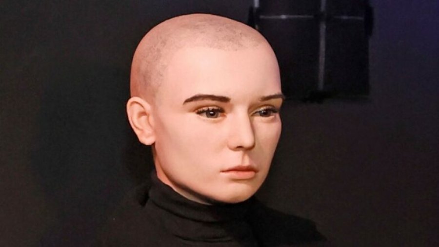 Figura prej dylli e Sinead O’Connor u tërhoq nga muzeu i Dublinit, pas kritikave për ngjashmërinë e tmerrshme