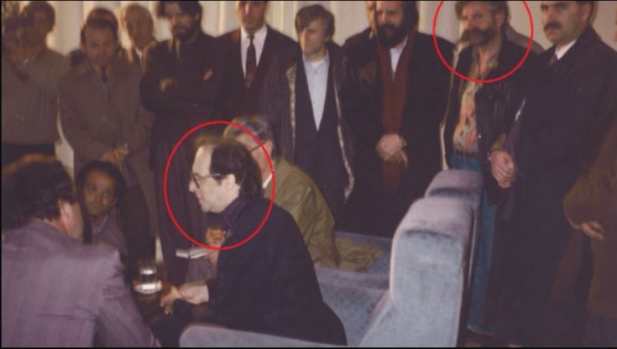 Rastësi apo e planifikuar: E vërteta e fotografisë që bëri bujë mes Adem Jasharit e Ibrahim Rugovës në Rinas