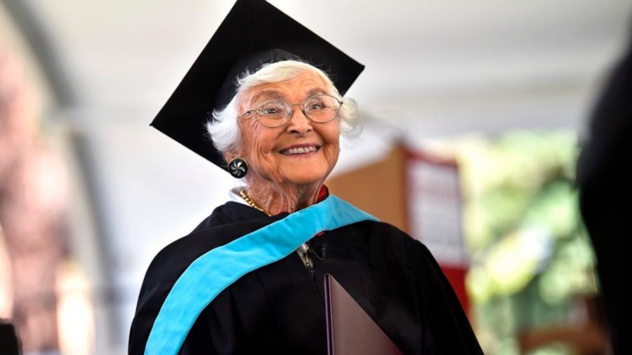 Fiton diplomën master në Stanford në moshën 105-vjeçare