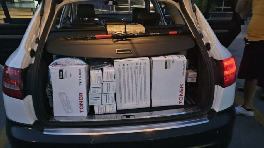 Dogana e Kosovës gjen mallra të fshehura në një automjet në pikën kufitare të Vërmicës