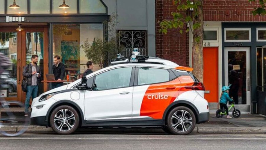 Veturat autonome janë më të mirë se shoferët, por dështojnë në këto dy situata