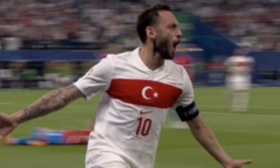 Turqia kalon në epërsi ndaj Çekisë, shënon Çalhanoglu