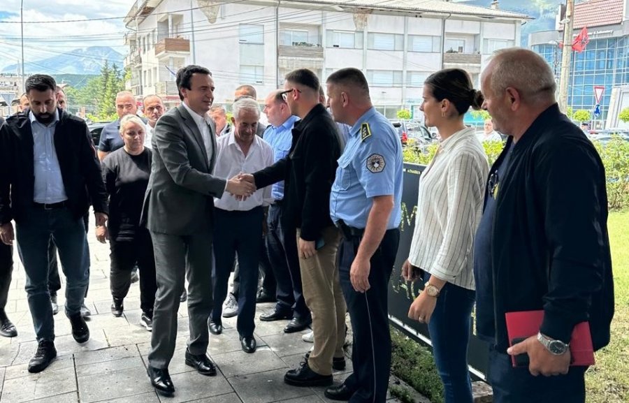 Kurti në Dragash pas vërshimeve: Qeveria do të jetë pranë jush