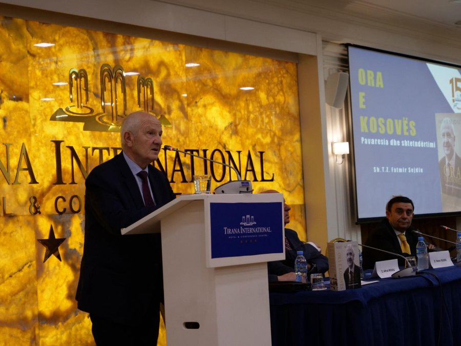 Fatmir Sejdiu promovon në Tiranë librin e tij “Ora e Kosovës-Pavarësia dhe Shtetndërtimit”