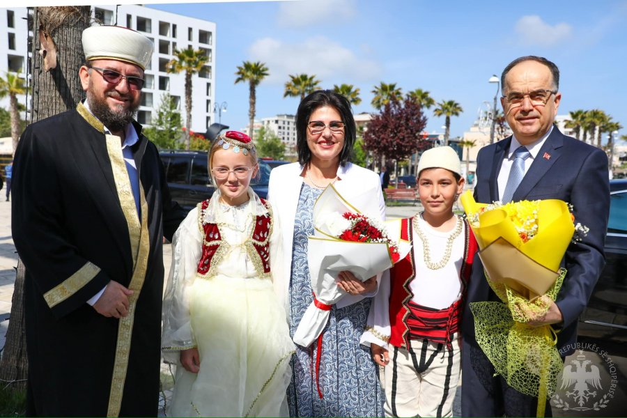 Begaj uron që Ramazani të bëjë shoqërinë shqiptare më të devotshme