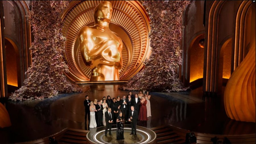 “Oppenheimer” mbizotëron çmimet “Oscar”