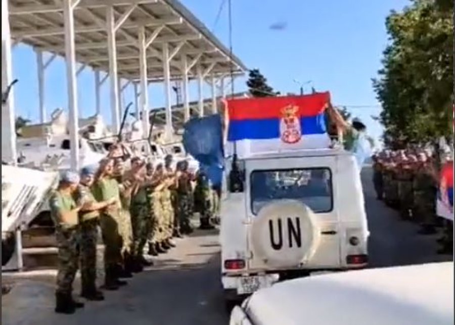 UNMIK-u deklarohet për videon ku shihen zyrtarët e saj me flamurin serb [video]