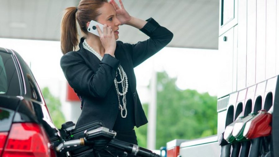 A është i rrezikshëm apo jo përdorimi i telefonit gjatë furnizimit me karburant?