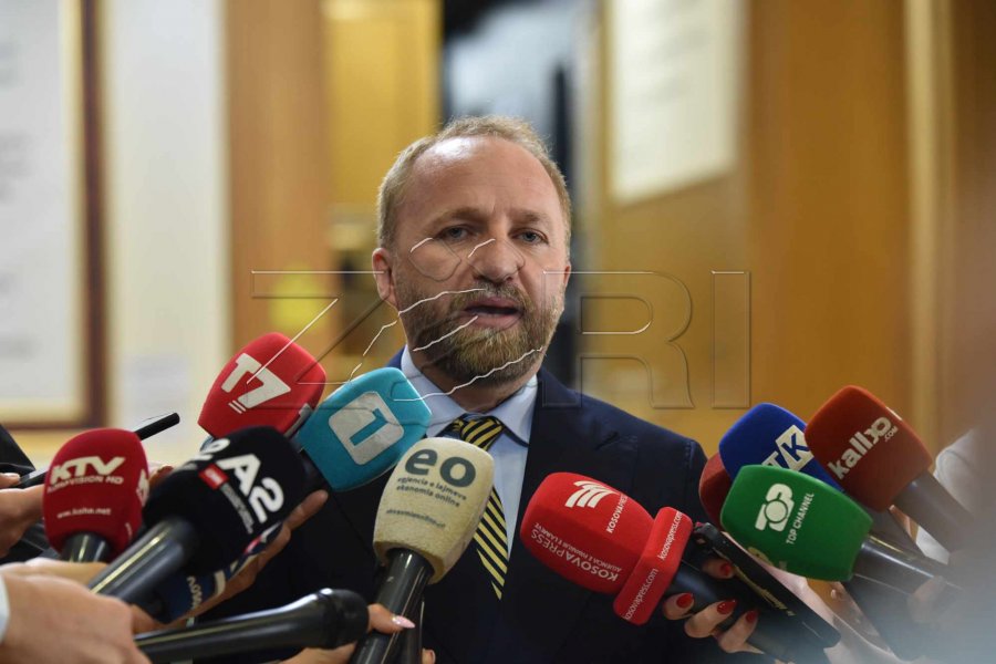 Tahiri thotë se Qeveria po mundohet t’i kapë mediat, gjyqësorin dhe administratën publike