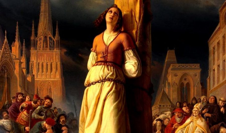 Zhan D’Ark, heroina franceze që u dogj e gjallë në turrën e druve