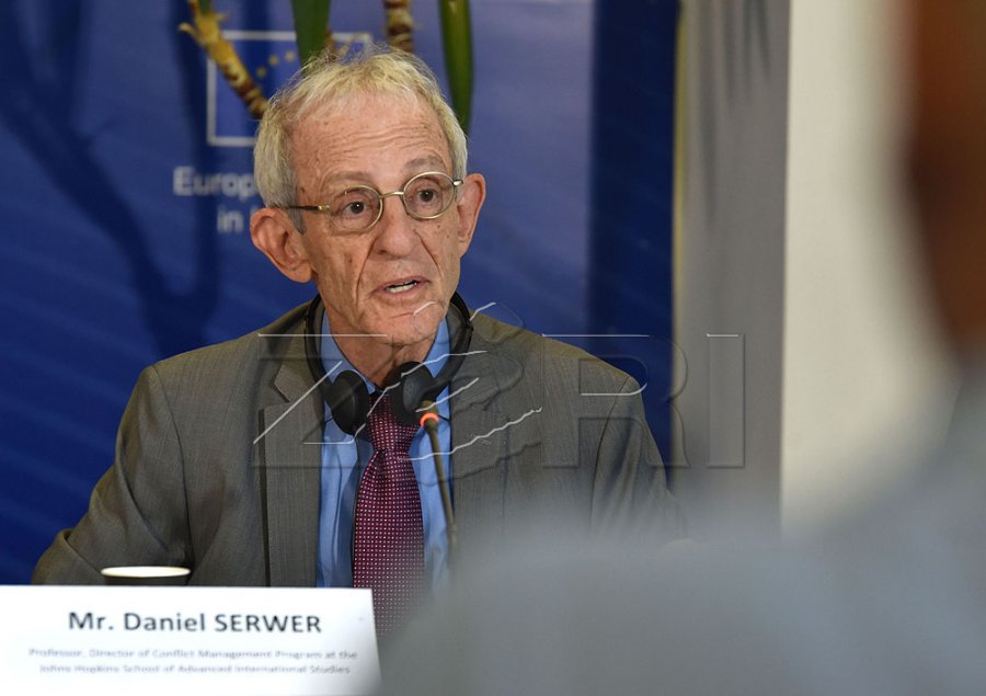 Serwer: Trumpi do të përkrahë ndarjen e Ukrainës, mund të jetë precedent për ndarjen e Kosovës dhe Bosnjës