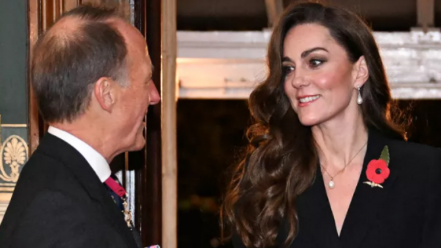 Kate Middleton bën paraqitjen e parë me familjen mbretërore pas kimioterapisë [video]