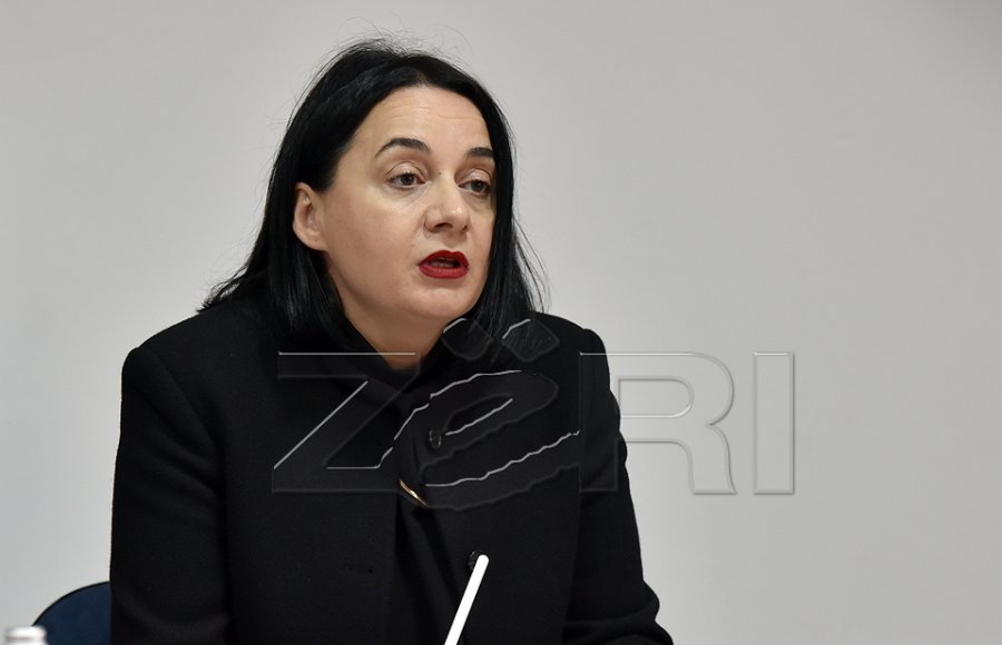 “Pyetjet e saj ishin të dirigjuara” reagon sërish Pacolli ndaj gazetares së RTK-së