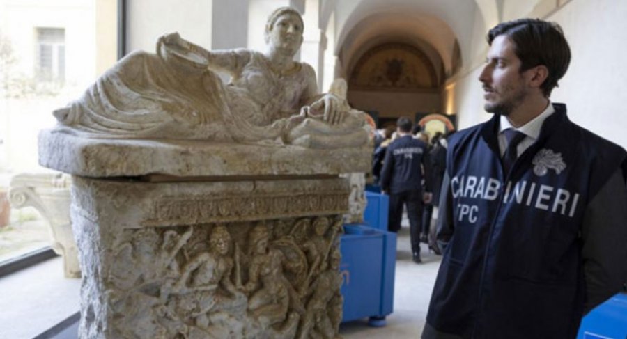 Sekuestrohen artefaktet e vjedhura nga një varrezë etruske në Itali