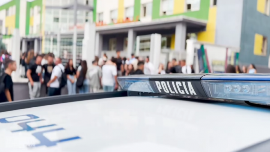 Një 13-vjeçari në Korçë mësuesja ia gjen në çantë një mjet prerës