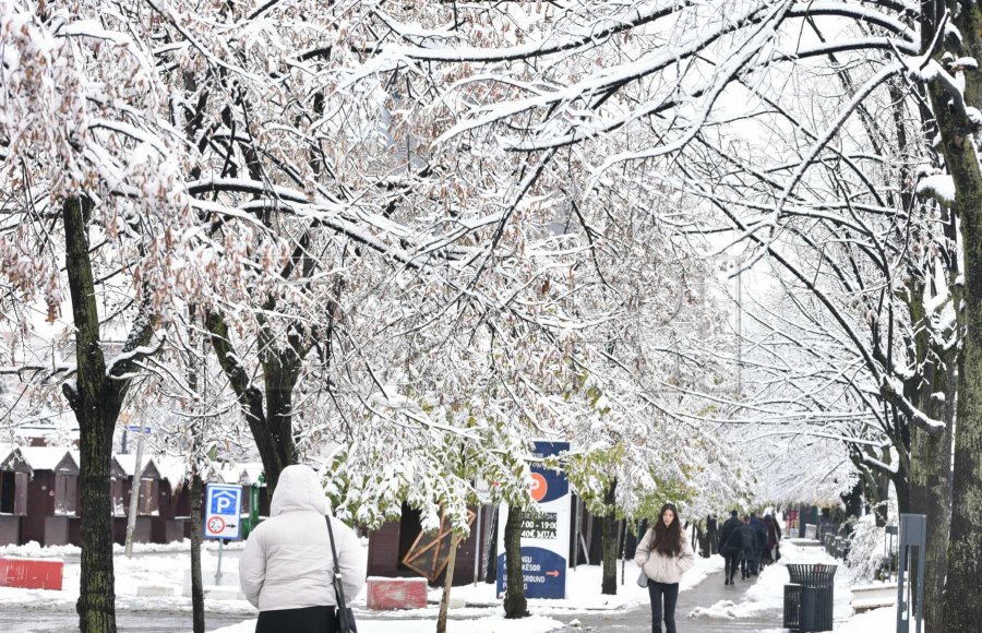 Sot, vranët dhe me reshje bore