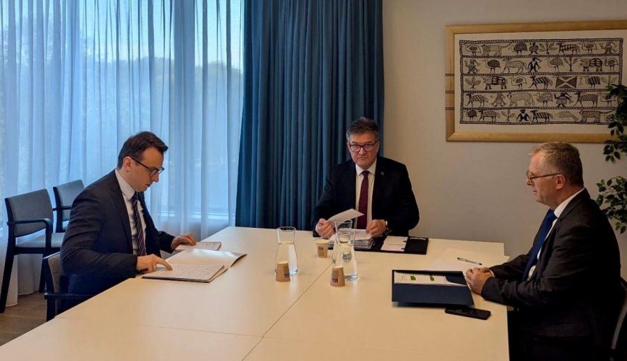 Mediat serbe raportojnë për takim të mundshëm Kosovë - Serbi sot në Bruksel