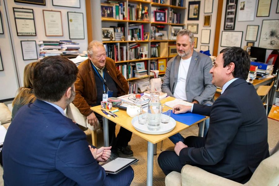 Kurti takohet me historianin dhe eseistin polak, Adam Michnik