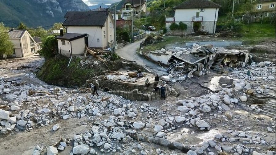 Jabllanica pas përmbytjeve të tmerrshme që goditën Bosnjën e Hercegovinën shndërrohet në “qytet fantazmë” [video]
