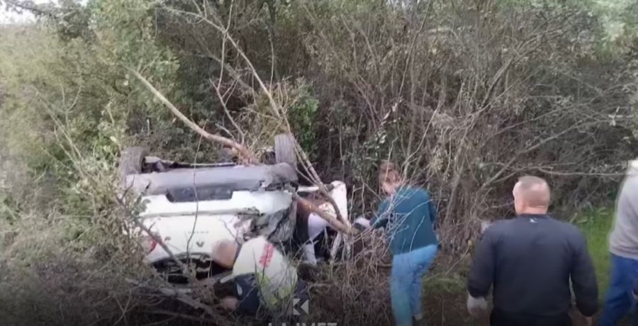 Vetaksident në fshatin Nekoc të Drenasit, lëndohet vozitësi [video]