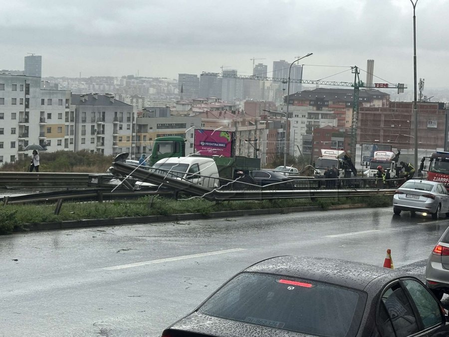 Aksidenti në Veternik, lirohen dy korsi për qarkullim
