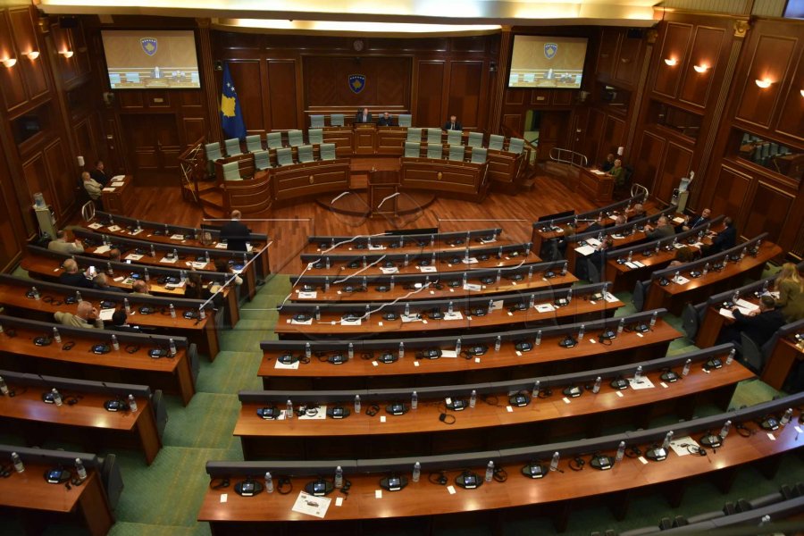 Nis seanca e jashtëzakonshme pa deputetët e LVV-së, e drejton Enver Hoxhaj