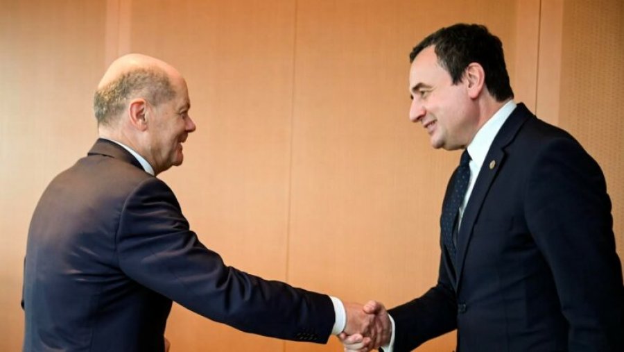 Kurti takohet me Scholzin, kërkon mbështetje nga Gjermania për heqjen e masave të BE-së ndaj Kosovës