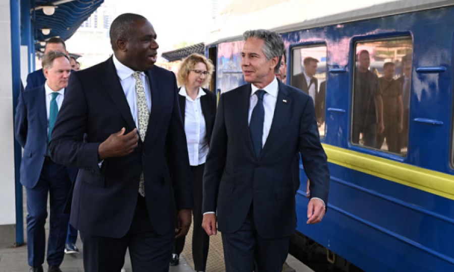 Blinken dhe Lammy mbërrijnë në Kiev