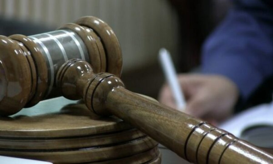 Prokuroria kërkon të dënohen babë e bir të akuzuar për vrasje të rëndë në Rahovec, mbrojtja lirimin e tyre