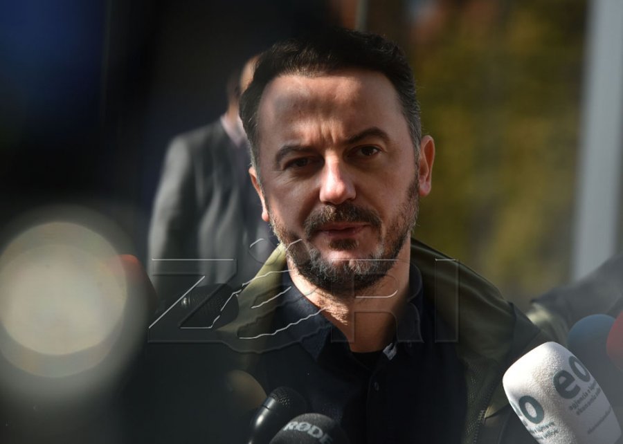 Molliqaj thirrje opozitës: Mos bëni koalicion me LVV-në