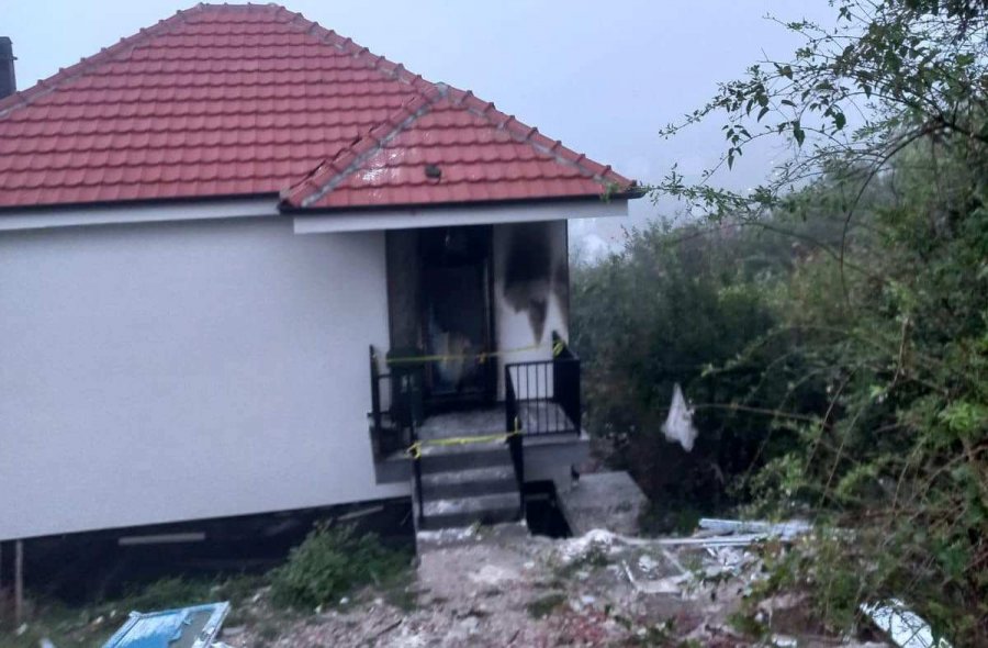 Intervistohet një dëshmitar për zjarrvënien në shtëpinë e ndërtuar nga qeveria në veri