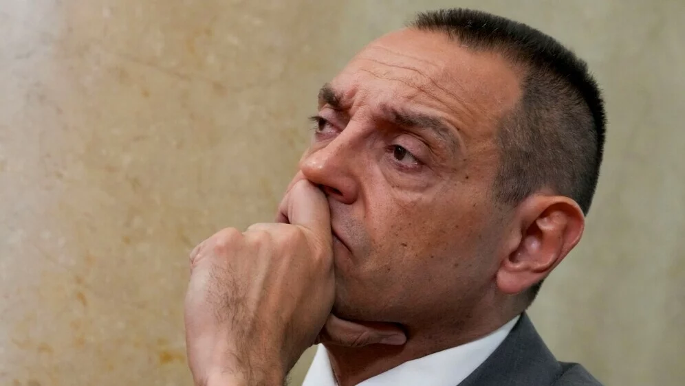  “Kur mundet Izraeli, pse nuk mundet Serbia të sulmojë”, deklaratat kërcënuese të Vulinit nxisin reagime