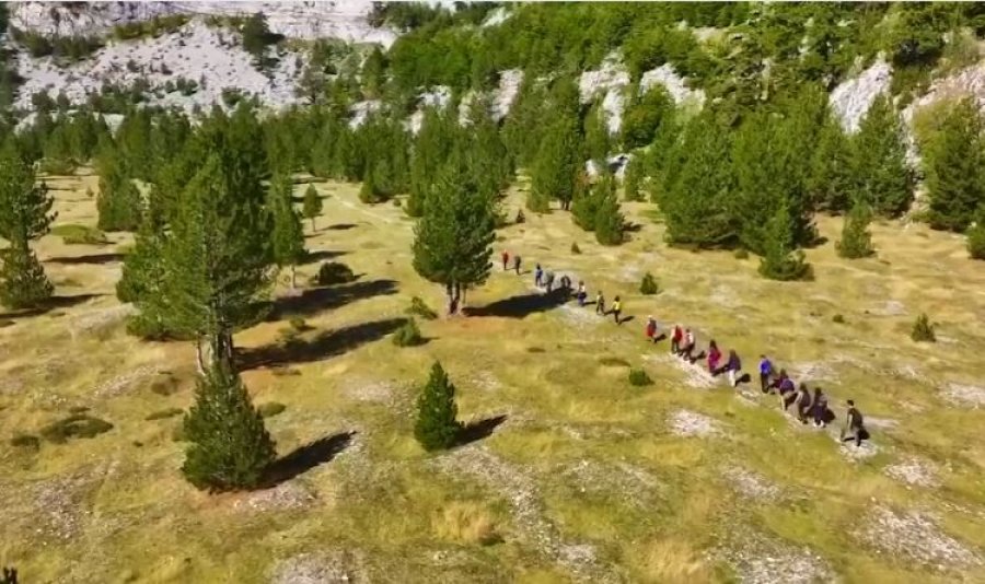 Rama publikon pamje nga Alpet shqiptare: Bukuria e Bjeshkëve të Kelmendit