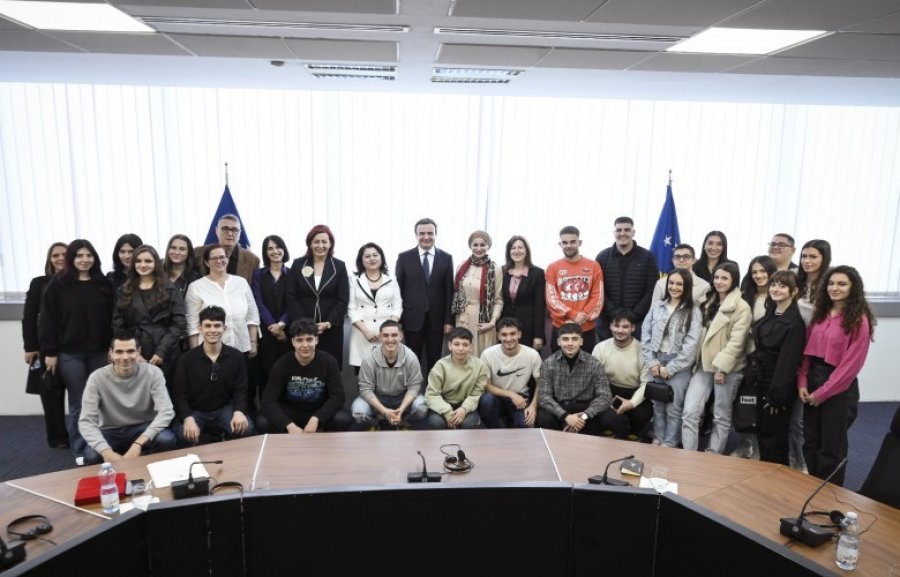 Kurti mirëpriti një grup nxënësish nga Bosnje dhe Hercegovina