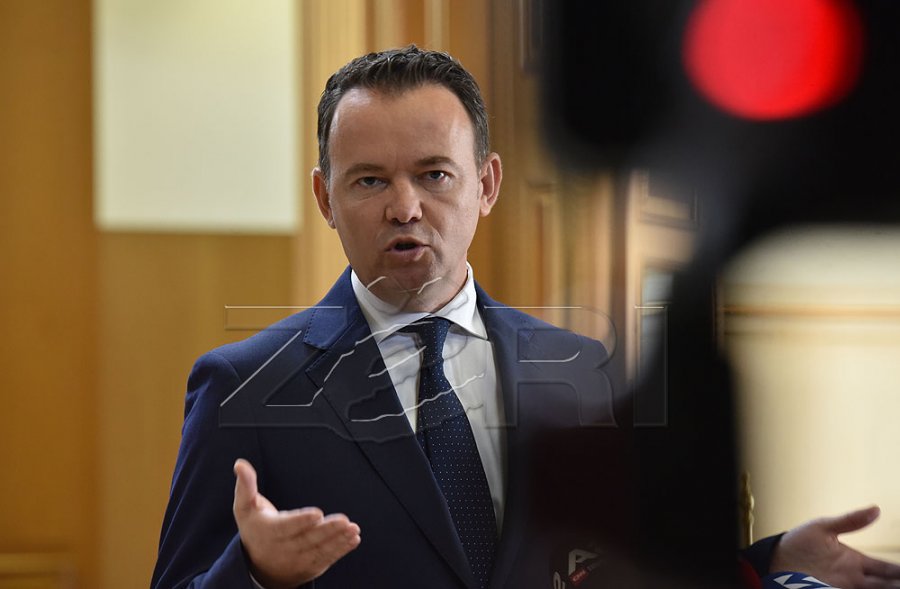 Përplasje mes Pecit dhe Pandurit pas debatit rreth pretendimeve për keqpërdorime në ministrinë e Bujqësisë