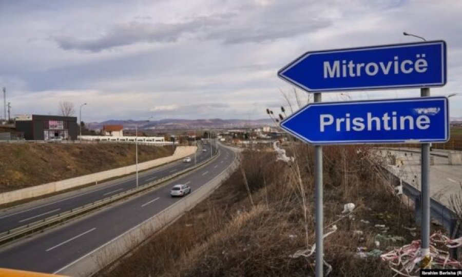 Sërish dëmtohet rruga e riparuar “Mitrovicë-Prishtinë”