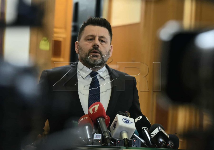 Bekë Berisha publikon listën e kandidatëve për asamblenë komunale të Prishtinës