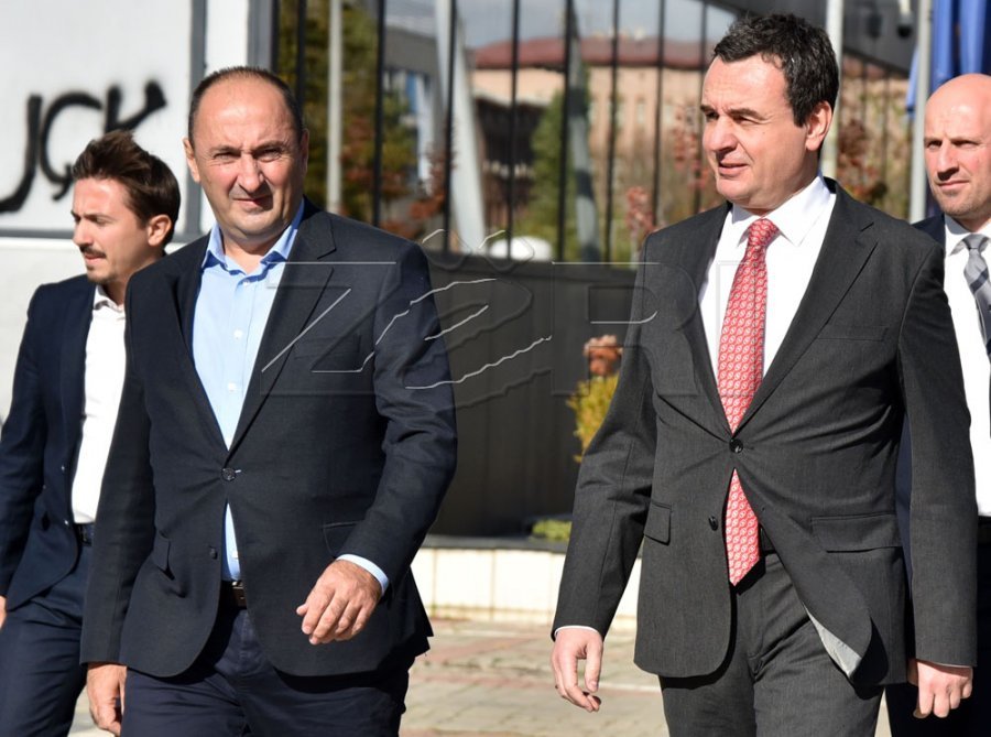 Aliu u përgjigjet kritikave për urat në Mitrovicë: U ndërtuan me kërkesë të komunave