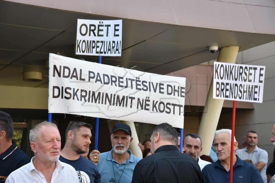 Protestë e punëtorëve të KOSTT-it, kërkojnë rritje pagash
