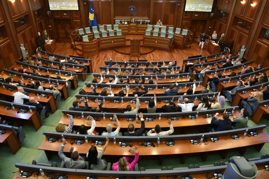 Arifi: Deputetët duhet të votojnë, jo të shmangin seancat