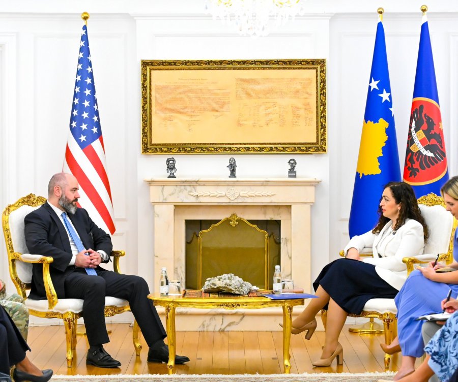 Osmani flet pas takimit me Bakerin: Kur Amerika qëndron përkrah nesh, Kosova është më e fortë