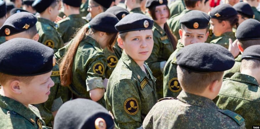 Rusia nis testime për t’i identifikuar liderët qysh në vegjëli