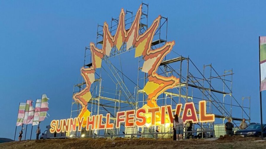 Ambasada Britanike në Prishtinë për festivalin “Sunny Hill 2025”: Çfarë nate e pabesueshme
