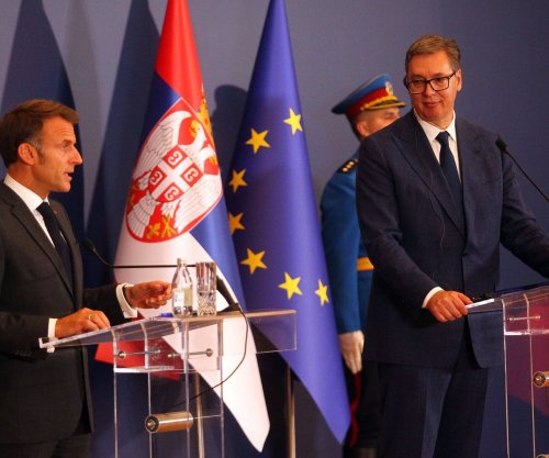 Macroni Vuçiqit: Veprimet e njëanshme në raportin Kosovë – Serbi dëmtojnë dialogun