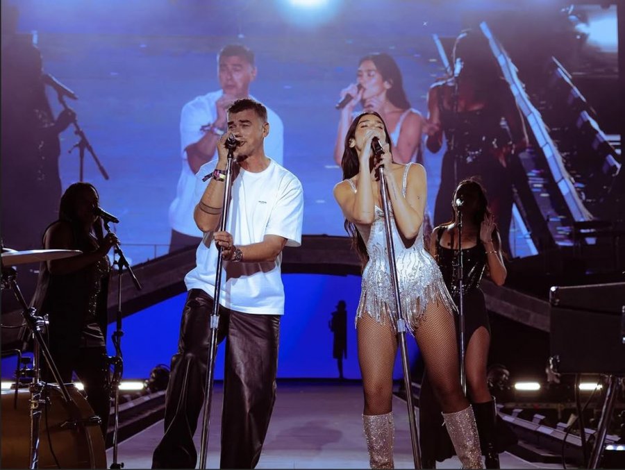 “The Guardian” i jep jehonë lajmit që Dua Lipa mori shtetësinë kosovare dhe këndoi në shqip me babanë e saj në “Sunny Hill”