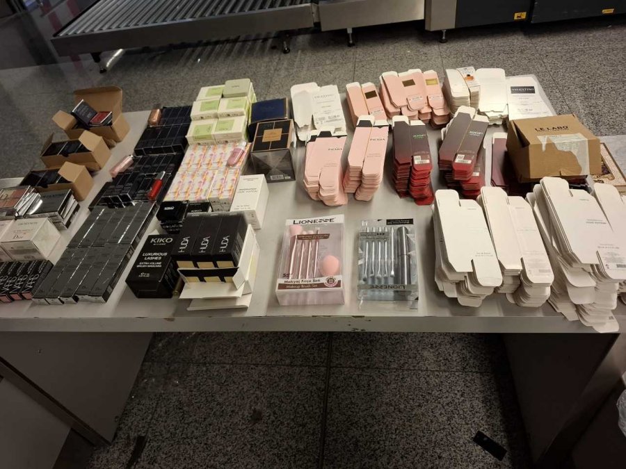 Dogana kap mallra të padeklaruara nga Stambolli, në vlerë mbi tre mijë euro