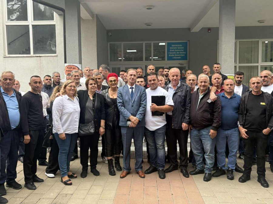 Punëtorët e sigurimit fizik në QKUK e përfunduan sot grevën, i kthehen punës nga sonte