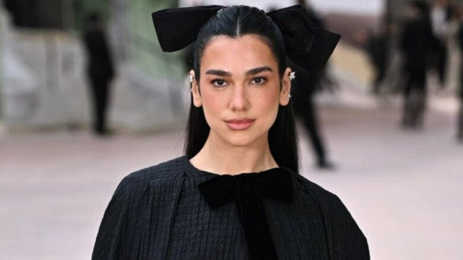 Le Point: Dua Lipa, arma diplomatike pop që shkëlqeu Kosovën