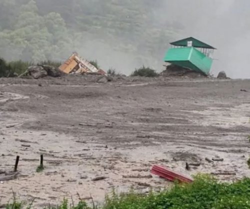 Shirat e rrëmbyeshëm shkaktojnë përmbytje në Indi, mbi 100 persona të zhdukur