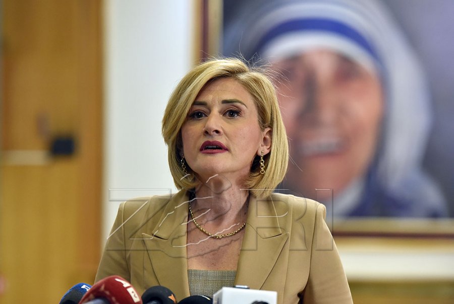 Kusari: Me ose pa tërheqjen e Presidentes, Kushtetuesja e obliguar t’i specifikojë veprimet pas 8 gushtit